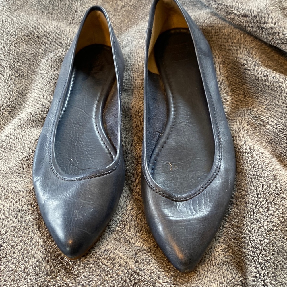Frye Regina flat
